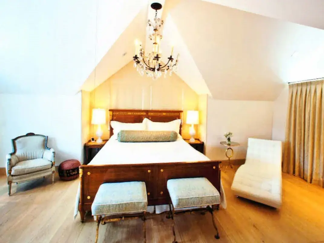 The Art of Pairing Antique with Modern